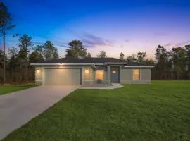 Modern Luxurious Home on 1 Private Acre home