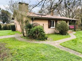 Les Acacias - Confort et tranquillité, hotel v mestu Mios