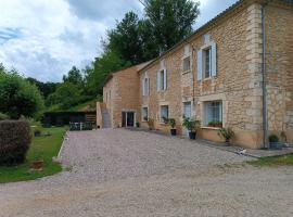 Location meublée au milieu d'un écrin de verdure Aux vieux fours, Hotel in Noaillac