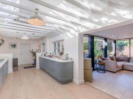 5 Bed in Bosham oc-h33962, hotel em Bosham