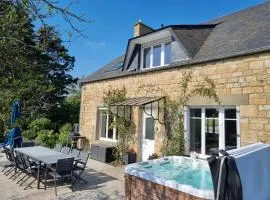 Au Mont Chez Vous #Jacuzzi et Vue Mont-St-Michel#