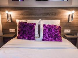 Hotel De La TA, хотел в Рен