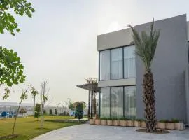 Secluded Luxury Farmhouse , Heated Pool & Garden