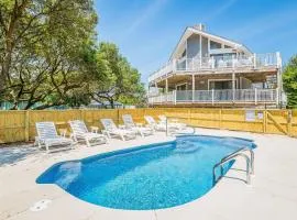 Captain's Perch. Short walk to beach, Pool, Hot Tub, Flex Stays!