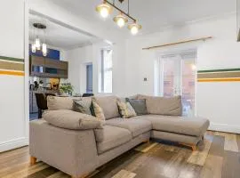 Large 6 Bedroom, 3 Bath, Sleep 12, Free Parking, Contractors