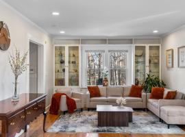 5BR Home Minutes to NYC and FIFA 2026 Sleeps 16, hotel din Teaneck