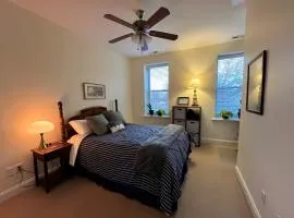 Professional's Haven Room w Desk & Private Bath