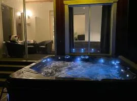 Cottage by the sea with sauna and jacuzzi