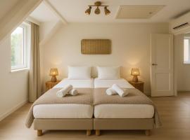 14P 6B Riverfront Villa with Jacuzzi Dock Gameroom, hotel v destinácii Vuren