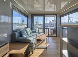 The Boathouse Company - Casa flotante experience - Real Club Náutico, El Puerto de Santa María, Hotel in El Puerto de Santa María