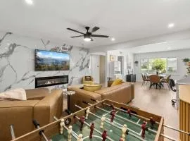 Private 3BR Home - Hot Tub, Yard, Arcade & Parking