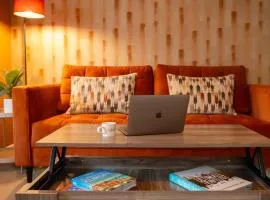 Central 3-Bedroom House Sleeps 5 with Parking