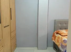 Casinha simples e bem aparelhada perto de tudo