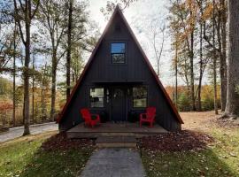 The Scarlet A-Frame, hotel di Oneida