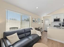 Luxury 1BR Suite Kitchen, Fireplace, Laundry, BBQ, hotel Simi Valleyben