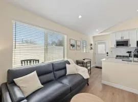 Luxury 1BR Suite Kitchen, Fireplace, Laundry, BBQ