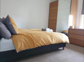 Morden one bed Apartment in Greenwich Sleeps 4: Plumstead şehrinde bir otel