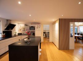 Beautiful Large Villa with Amazing Views, Hotel in Vestmanna