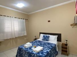 Maravilhosas Suítes e Lofts Casa das Flores no Centro de Assis SP-Brasil, hotel a Assis