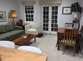 Hillcrest Cottage, hotel a Constantia