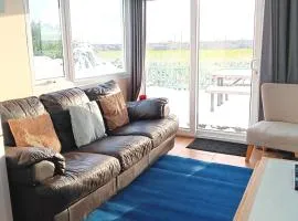 2 bed Chalet - Sleeps 4 - Pets - Garden - Parking