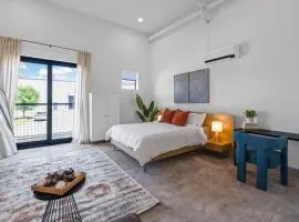 Studio | near Aquarium, Coolridge Park