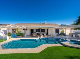 Pool & Spa Outdoor Fireplace BBQ Pool Table, hotel i Goodyear