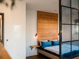 Hey Spreewald Ferienapartments، فندق في لوبين