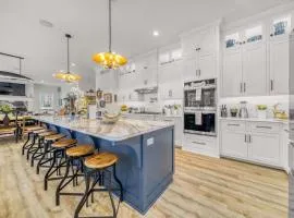Pier Cove Estate - Pool Pickleball ADA-Friendly Luxury Getaway