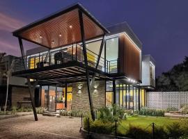 Quiet 4BR Villa with Pool & Terrace in Ica, Hotel in Guadalupe