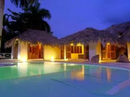 Grandi spazi vista mare piscina infinity con grotta taina