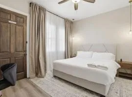 O14A Single Story 2BR King Beds Workspaces Gym