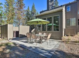 Sunriver में, होटल Hot Tub Retreat with Deck, Bikes and SHARC Passes