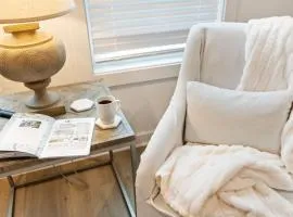 Chandeluer Shore 9 - Steps to Beach, Pool, Pets Welcome w Fee