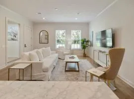 Seabreeze Haven 6 - Steps to Beach, Pool, Fast WiFi
