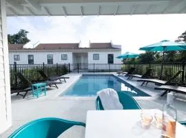 Magnolia Shore 5 - Steps to Beach, Pool, Fast WiFi