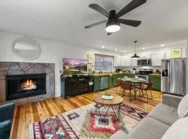 Locklyn's Loft | Views, Hot Tub, Game Room & MORE!