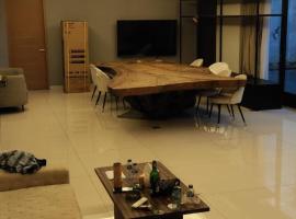 Casa Tamara homestay، فندق في Blimbing