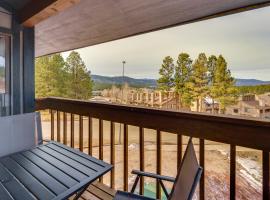 Walk to Angel Fire Resort: Pet-Friendly Getaway, hotel em Angel Fire
