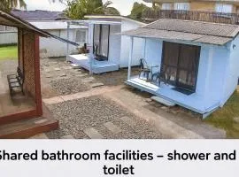 Cozy Cabin with Covered Deck Near CBD and Waikato Hospital