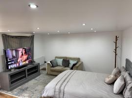 Cozy Studio - Near Stadium - Free Parking, hotel a Isleworth