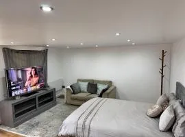 Cozy Studio - Near Stadium - Free Parking