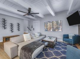 Zephyr Chalet Steps from Zephyr Cove – hotel w mieście Glenbrook