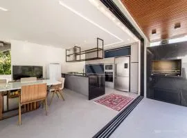 Casa Vivá Piscina Privativa, pertinho da Praia no Estaleirinho, wi-fi e 3 Suítes Climatizadas