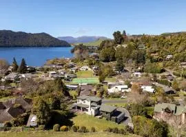 Green Haven Lake House - Lake Views Games Room & Spa Pool