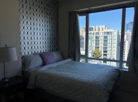 Stylish 1BR Condo Near Yaletown and City Centre