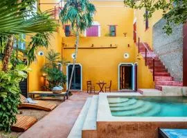 Artists House Unique views and pool