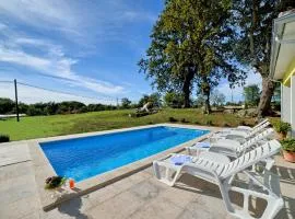 Cozy villa Paradiso with pool immersed in the greenery