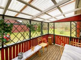 2 Bedroom Cozy Home In Alsterbro, hotel di Alsterbro