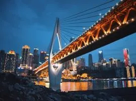 THE HUMBLE High-Rise Riverview Hotel Jiefangbei & Hongyacave- 24-hour butler service-Robot meal delivery- Laundry service